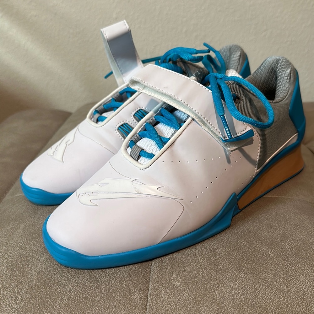 Velaasa Wieghtlifting shoes size 9
